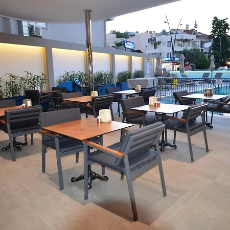 מלון Oasis מרמריס