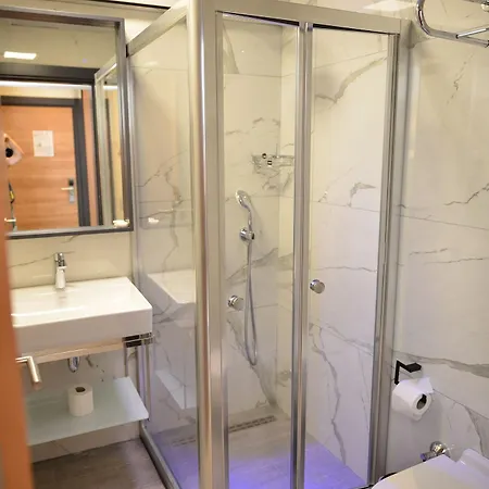 Oasis Hotel 3*