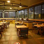 Oasis Hotel 3*